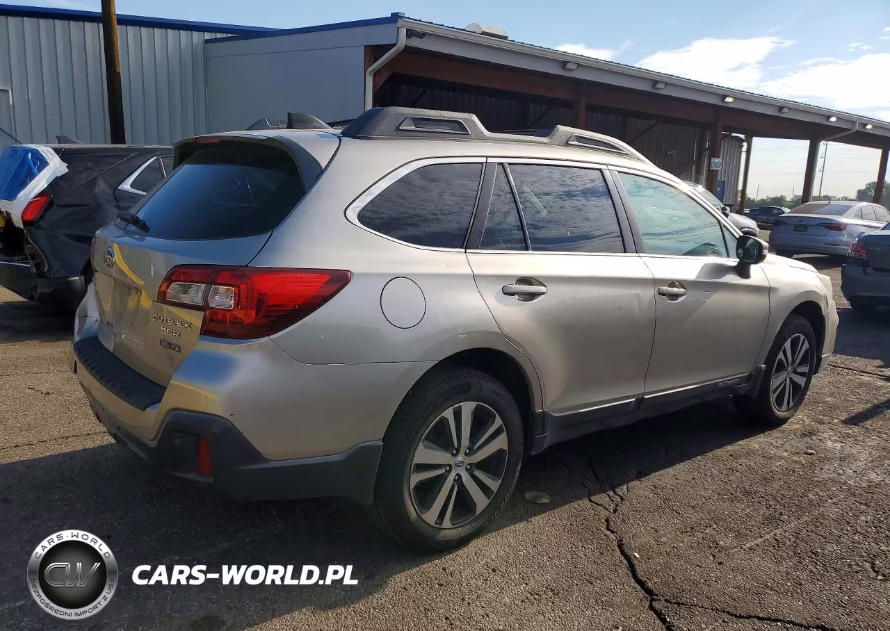 2018 Subaru Outback 3.6R Limited VIN:4S4BSENC5J3355406 - 3