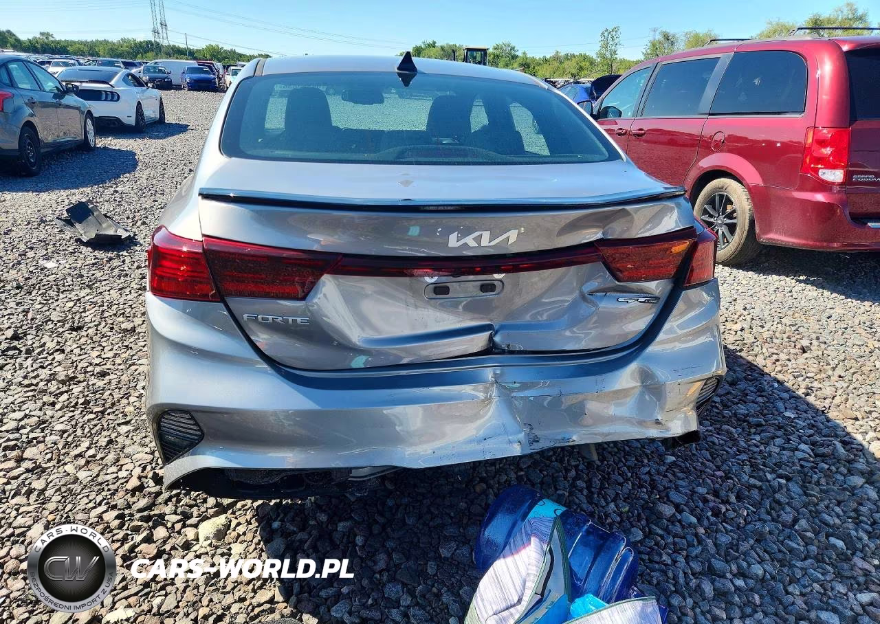 2024 Kia Forte Gt Line VIN:3KPF54AD0RE791915 - 6