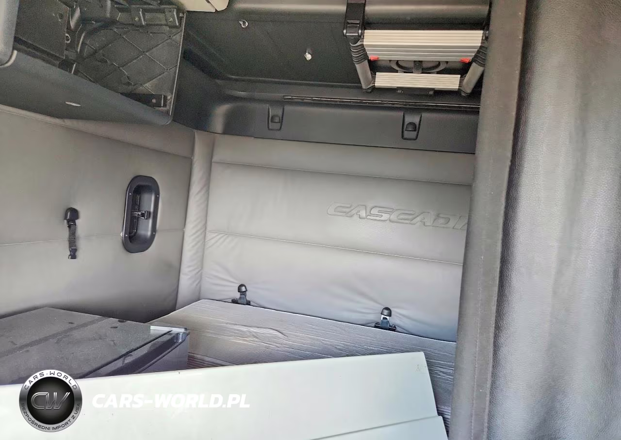 2018 Freightliner Cascadia 126 Semi Truck VIN:3AKJHHDR1JSJW4035 - 10