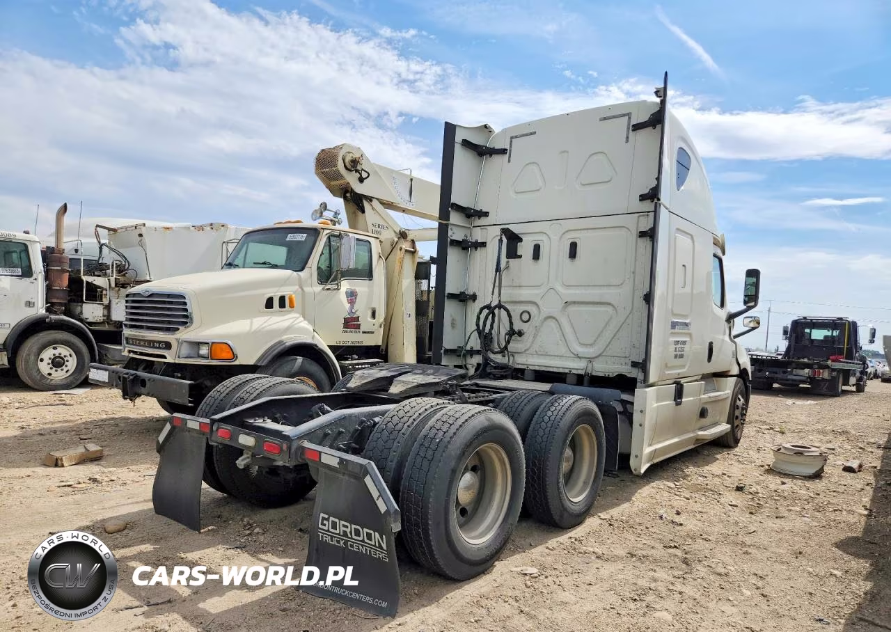 2018 Freightliner Cascadia 126 Semi Truck VIN:3AKJHHDR1JSJW4035 - 3