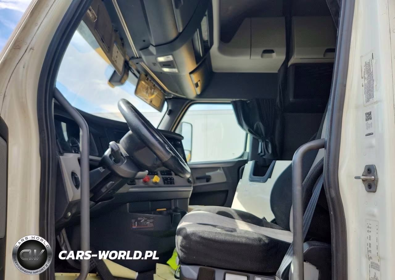 2018 Freightliner Cascadia 126 Semi Truck VIN:3AKJHHDR1JSJW4035 - 7