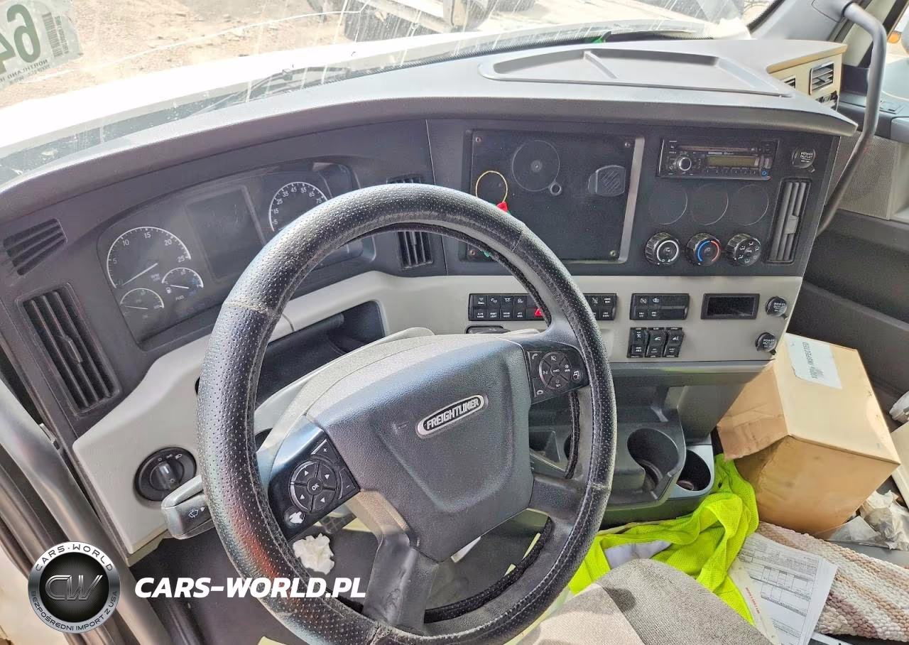 2018 Freightliner Cascadia 126 Semi Truck VIN:3AKJHHDR1JSJW4035 - 8