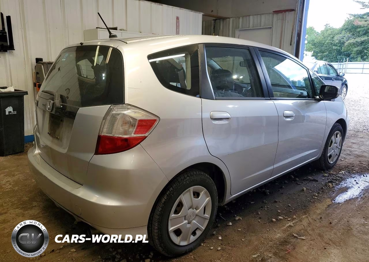 2013 Honda Fit VIN:JHMGE8H3XDC009613 - 3