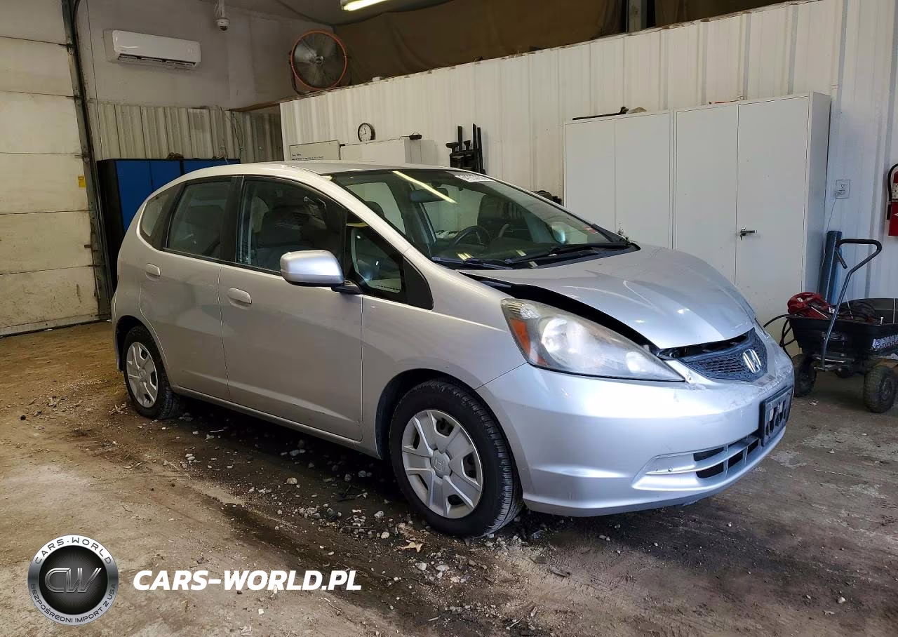 2013 Honda Fit VIN:JHMGE8H3XDC009613 - 4