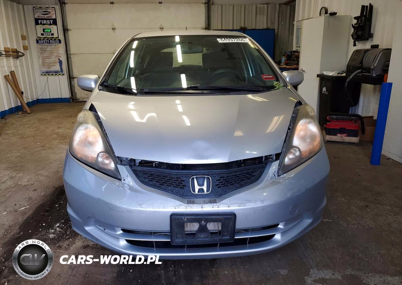 2013 Honda Fit VIN:JHMGE8H3XDC009613 - 5