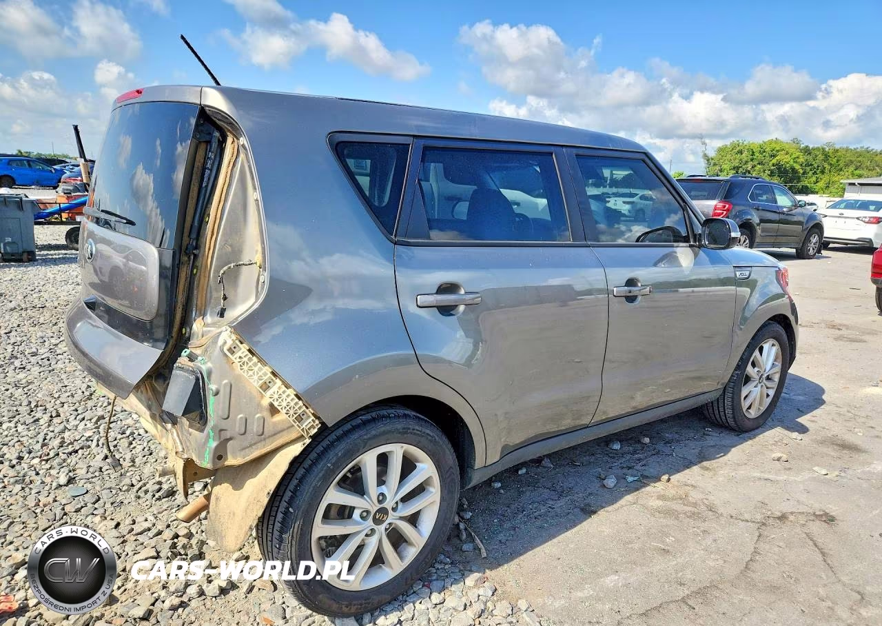 2018 Kia Soul + VIN:KNDJP3A58J7613522 - 3