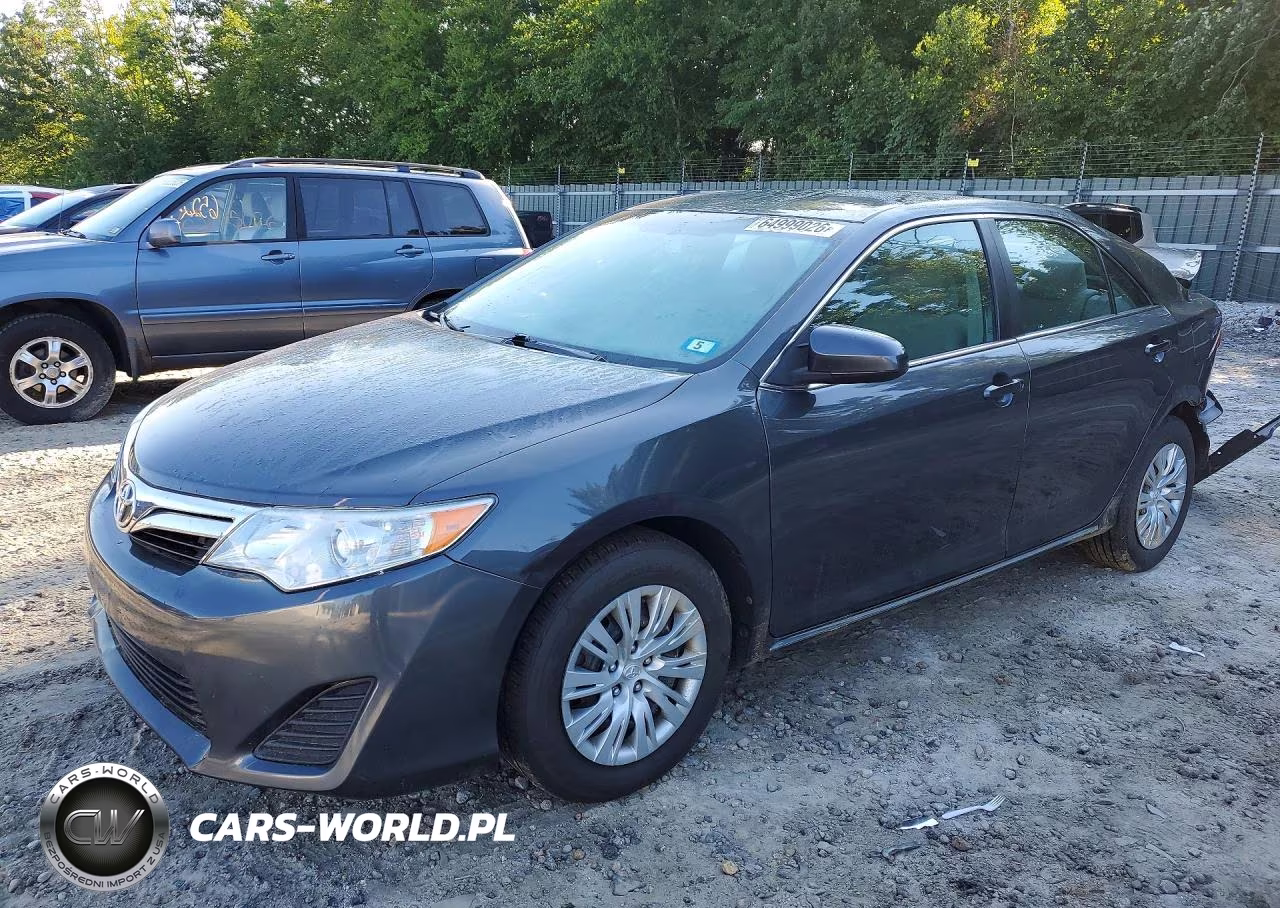 2012 Toyota Camry Le – zdjęcie 1 z 12