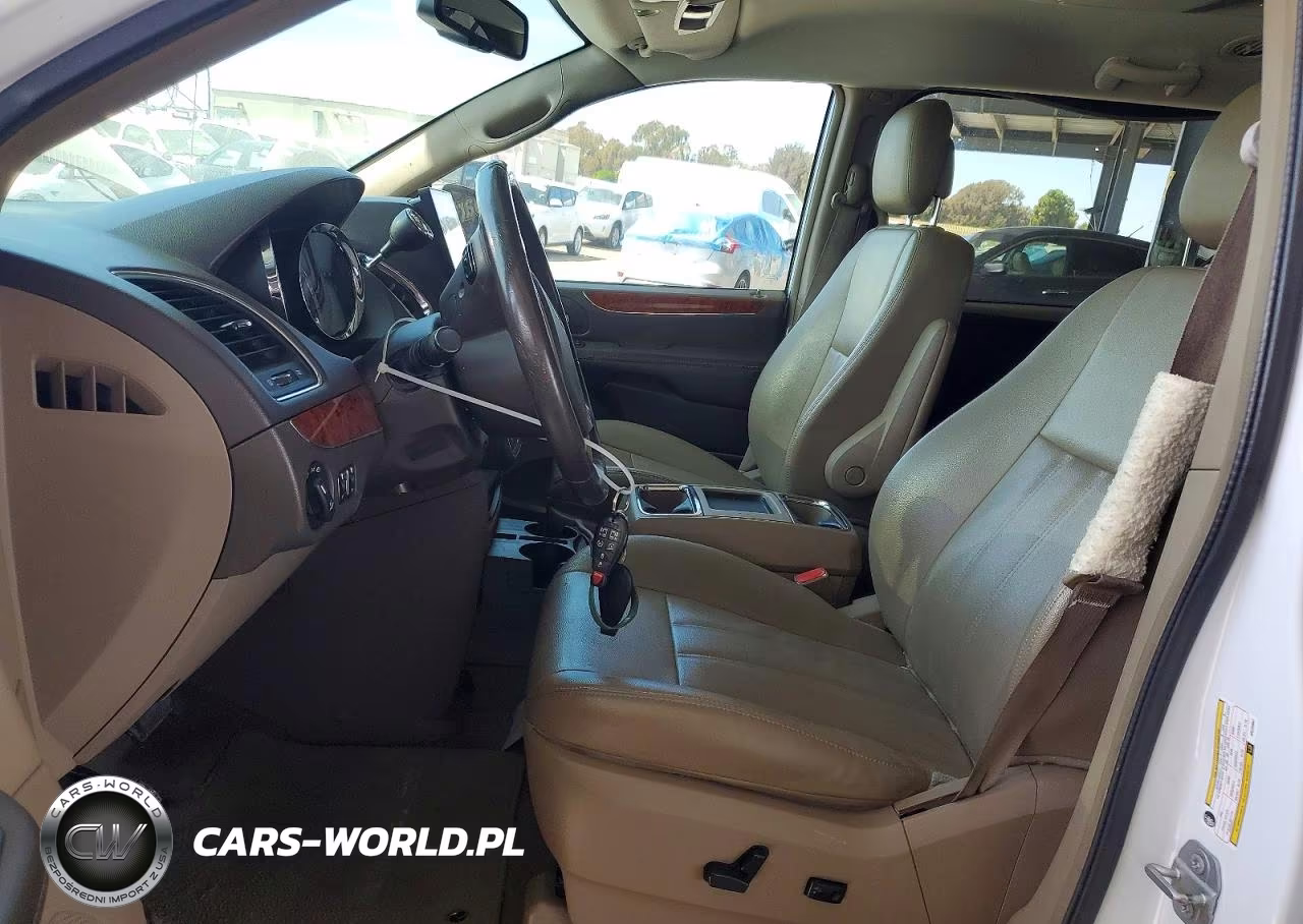 2016 Chrysler Town & Country Touring VIN:2C4RC1BG1GR220987 - 7