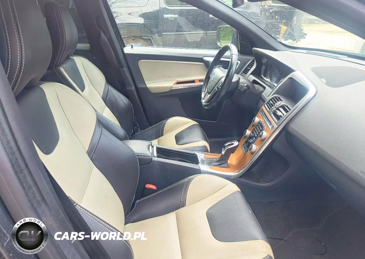 2015 Volvo Xc60 Platinum (Non R Design) VIN:YV440MDM8F2723501 - 5