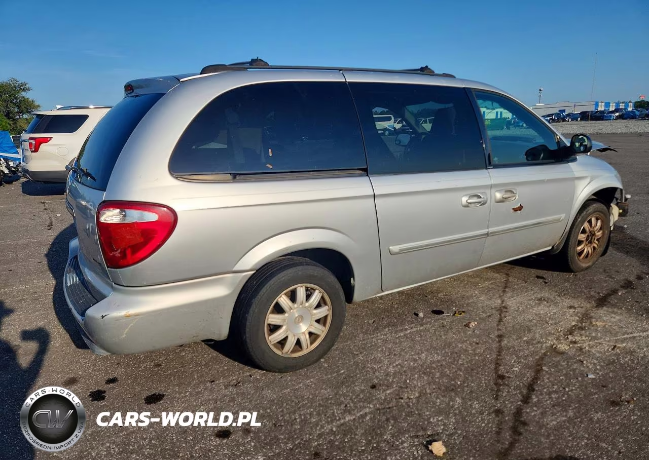 2005 Chrysler Town & Country Touring VIN:2C8GP54L75R486989 - 3