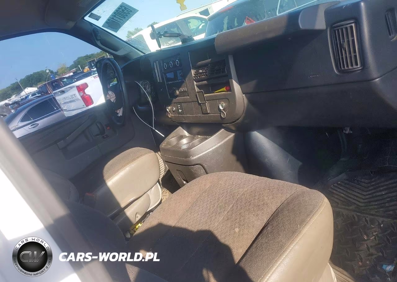 2018 GMC Savana G2500 VIN:1GTW7AFG9J1902688 - 8