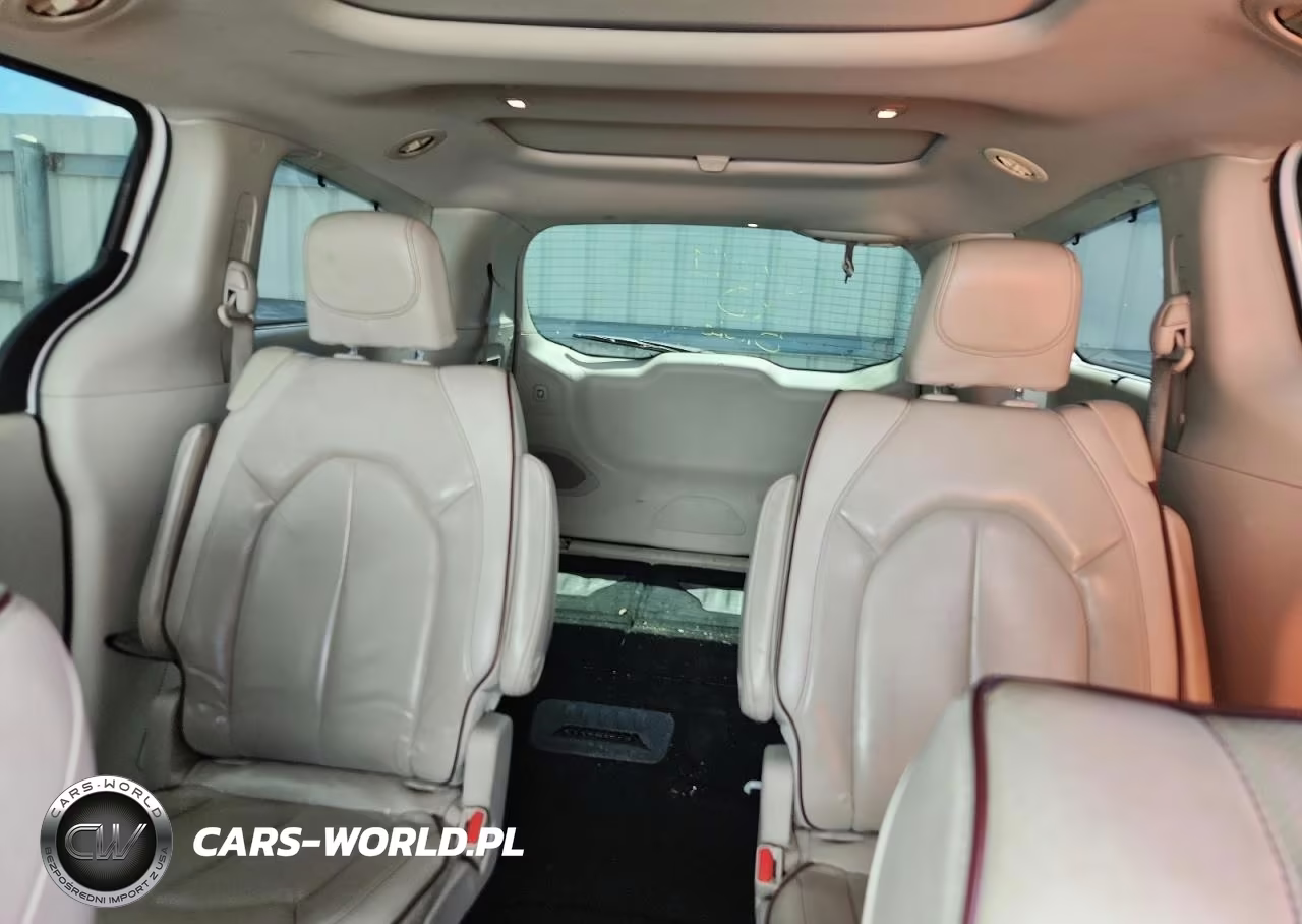 2019 Chrysler Pacifica Limited VIN:2C4RC1GG3KR745888 - 10