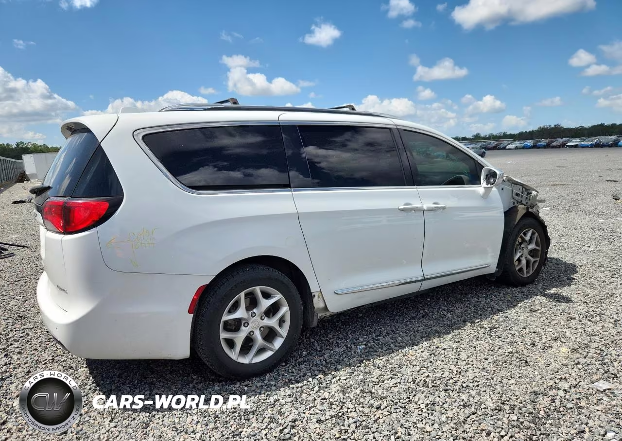 2019 Chrysler Pacifica Limited VIN:2C4RC1GG3KR745888 - 3