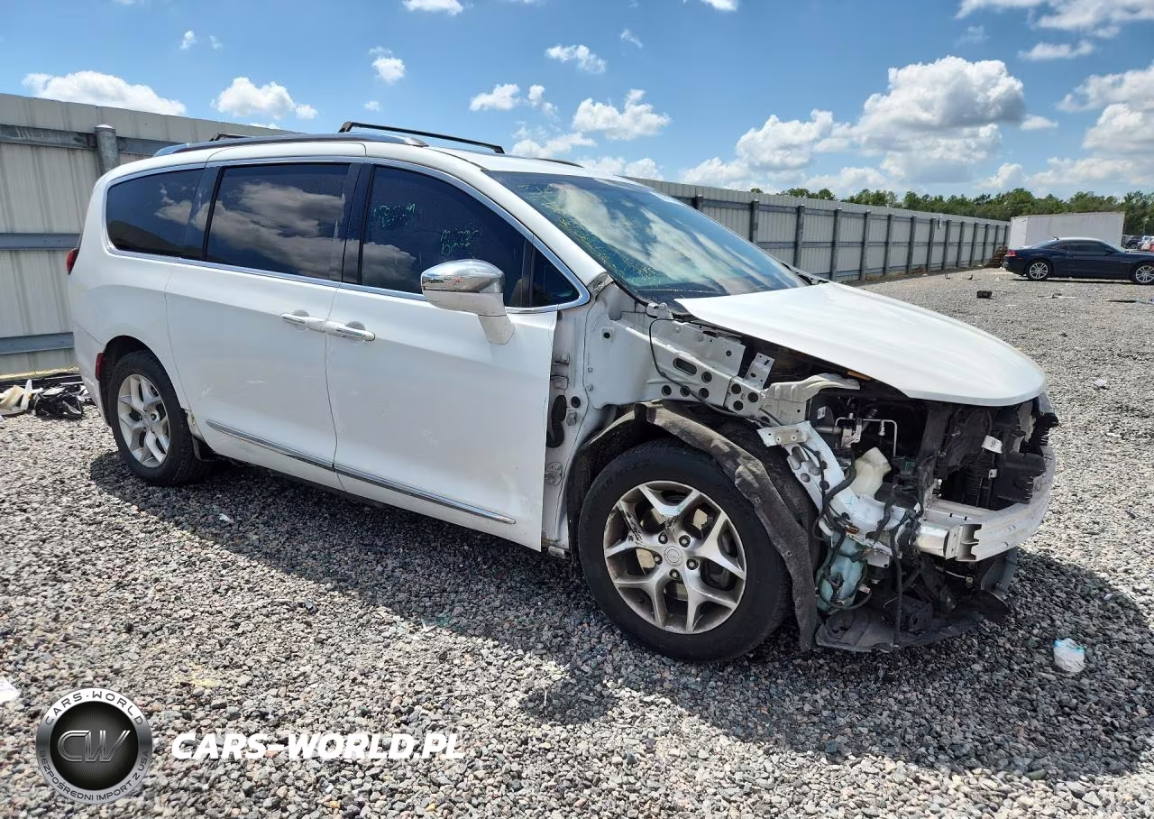 2019 Chrysler Pacifica Limited VIN:2C4RC1GG3KR745888 - 4