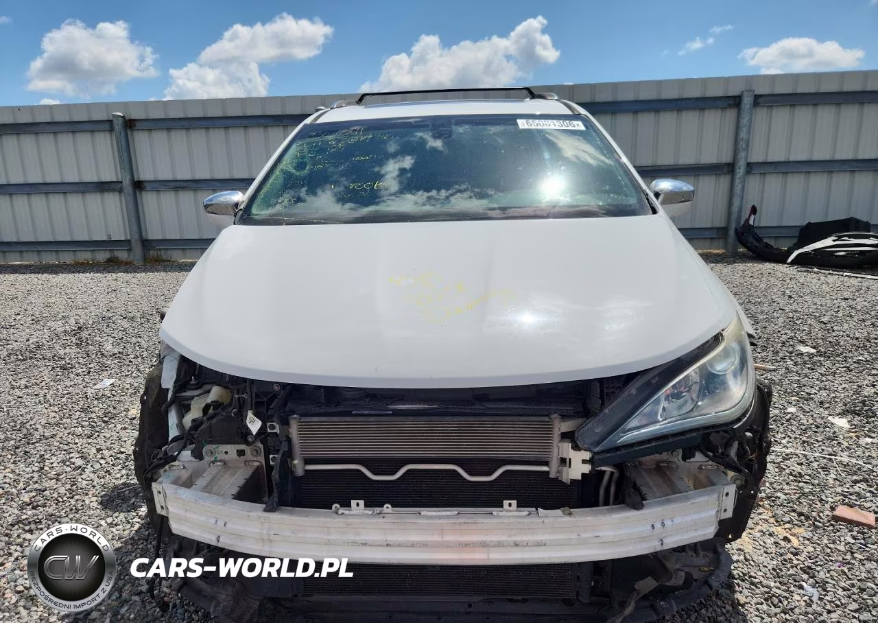 2019 Chrysler Pacifica Limited VIN:2C4RC1GG3KR745888 - 5
