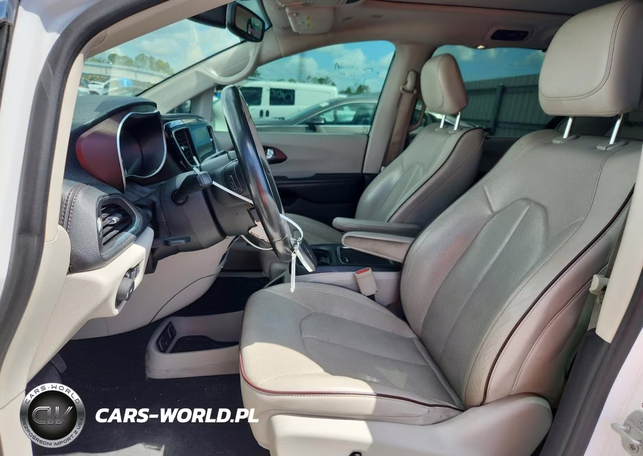 2019 Chrysler Pacifica Limited VIN:2C4RC1GG3KR745888 - 7