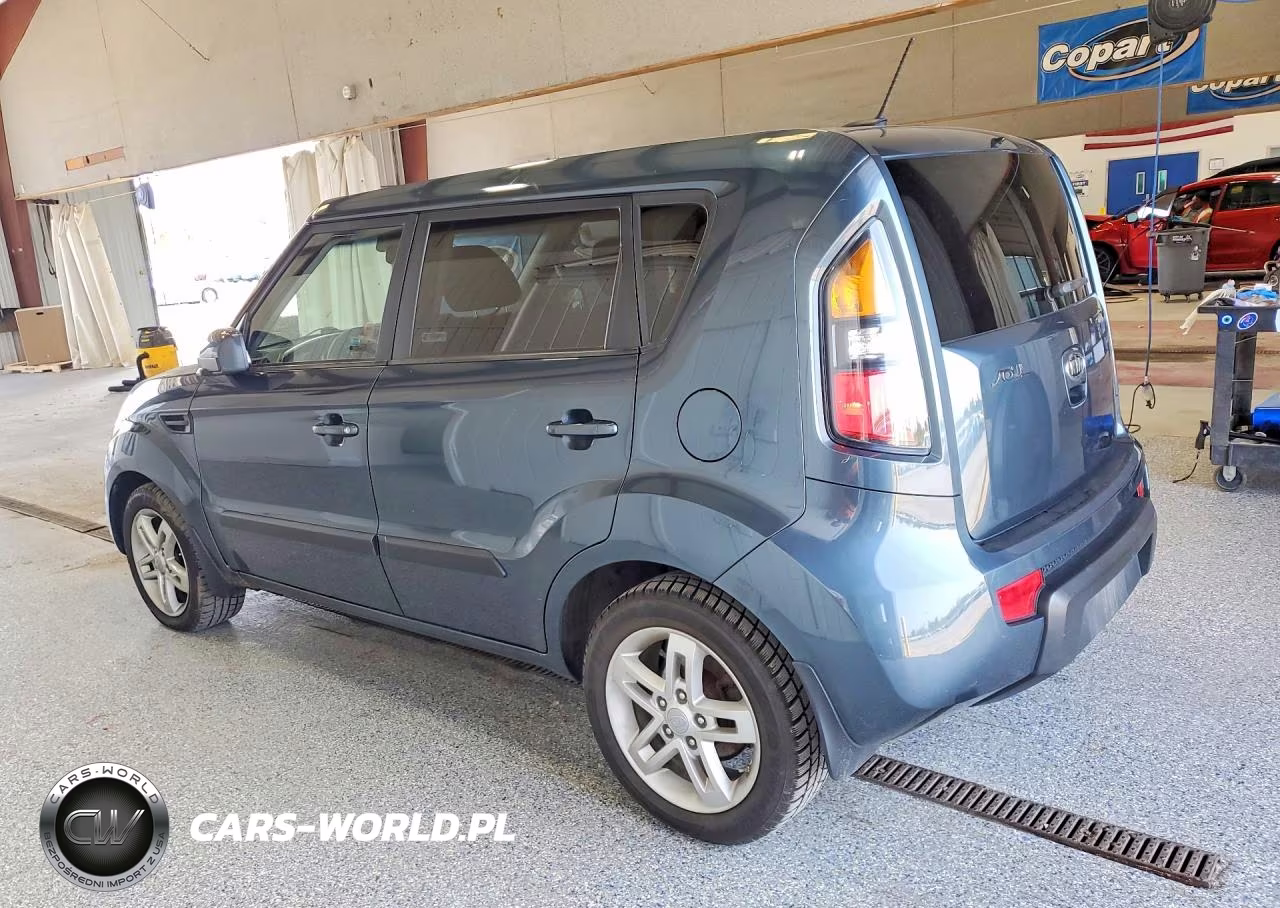 2011 Kia Soul + VIN:KNDJT2A27B7205865 - 2