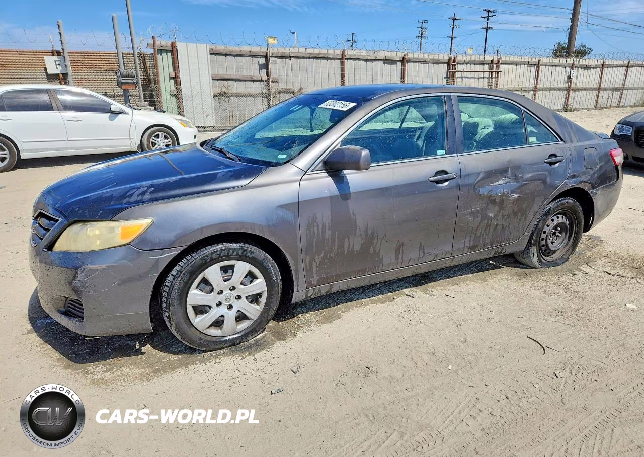 2010 Toyota Camry Le – zdjęcie 1 z 12