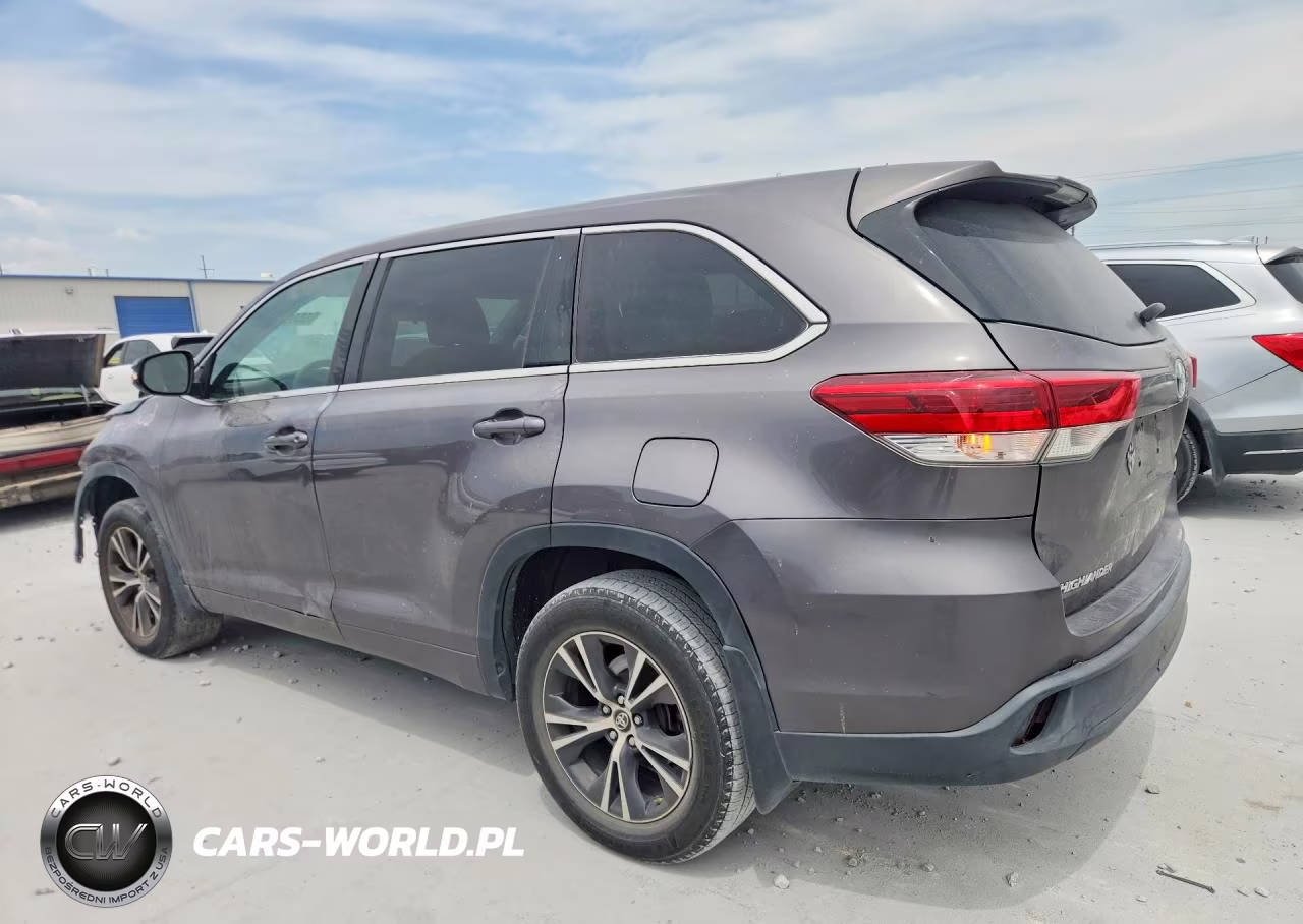 2018 Toyota Highlander Le VIN:5TDZZRFH1JS235424 - 2