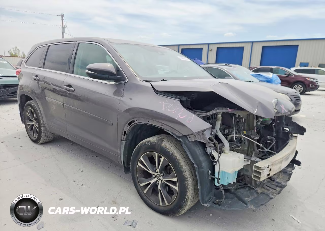2018 Toyota Highlander Le VIN:5TDZZRFH1JS235424 - 4
