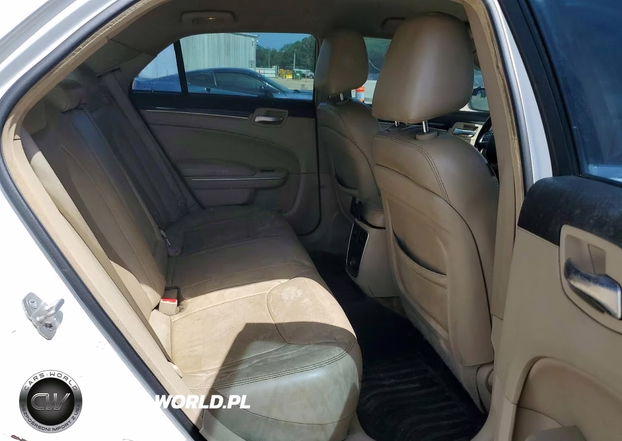 2014 Chrysler 300 VIN:2C3CCAAG8EH244508 - 10