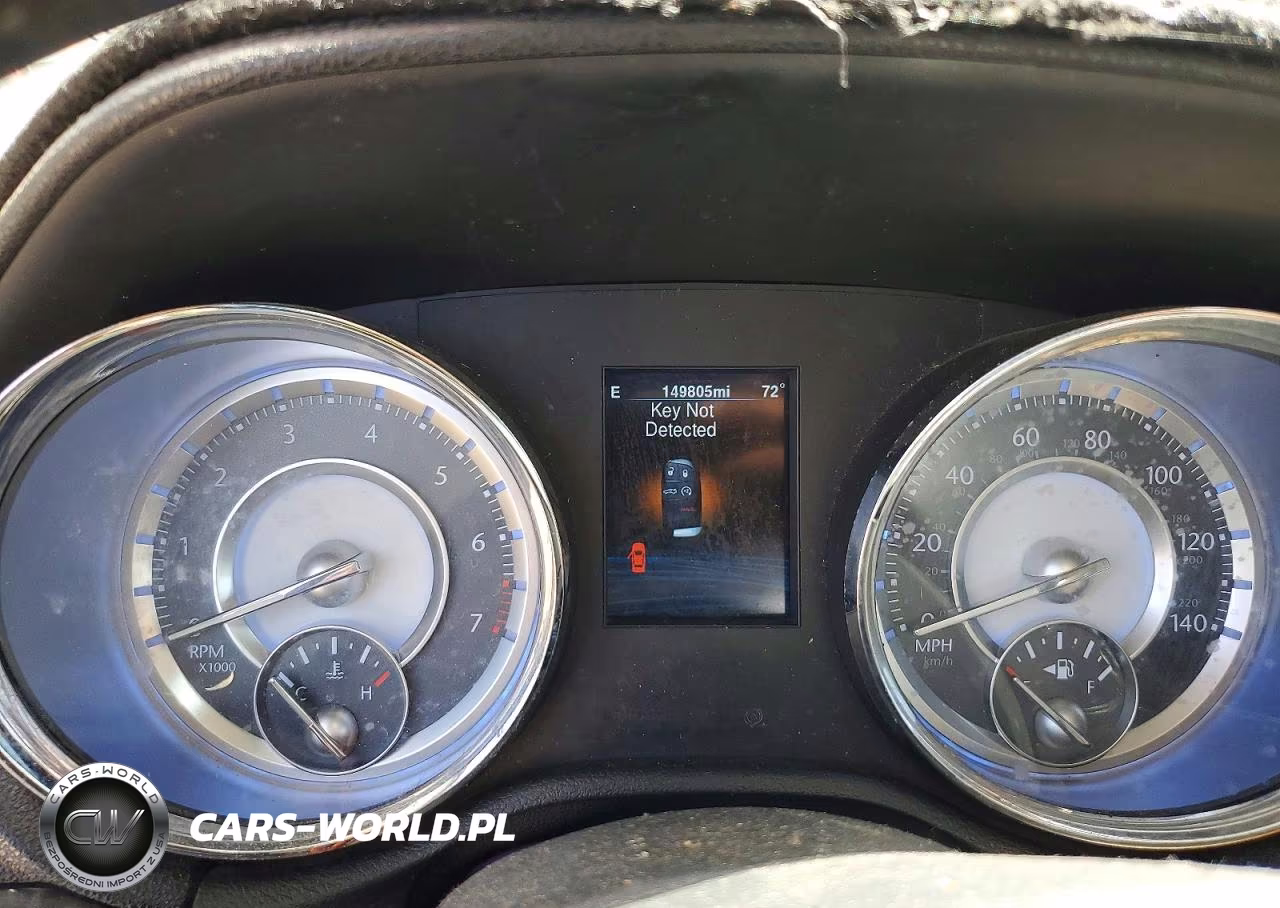 2014 Chrysler 300 VIN:2C3CCAAG8EH244508 - 9