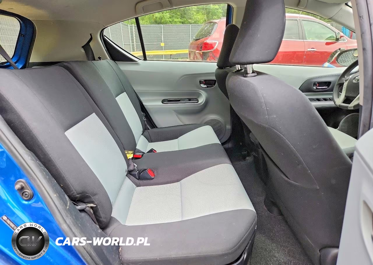 2014 Toyota Prius C Two VIN:JTDKDTB3XE1572202 - 10