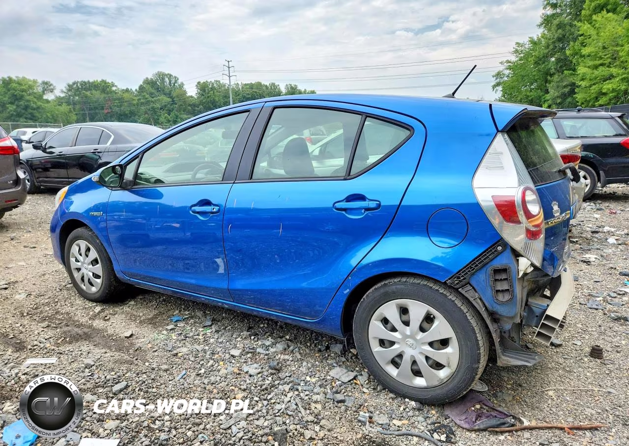 2014 Toyota Prius C Two VIN:JTDKDTB3XE1572202 - 2