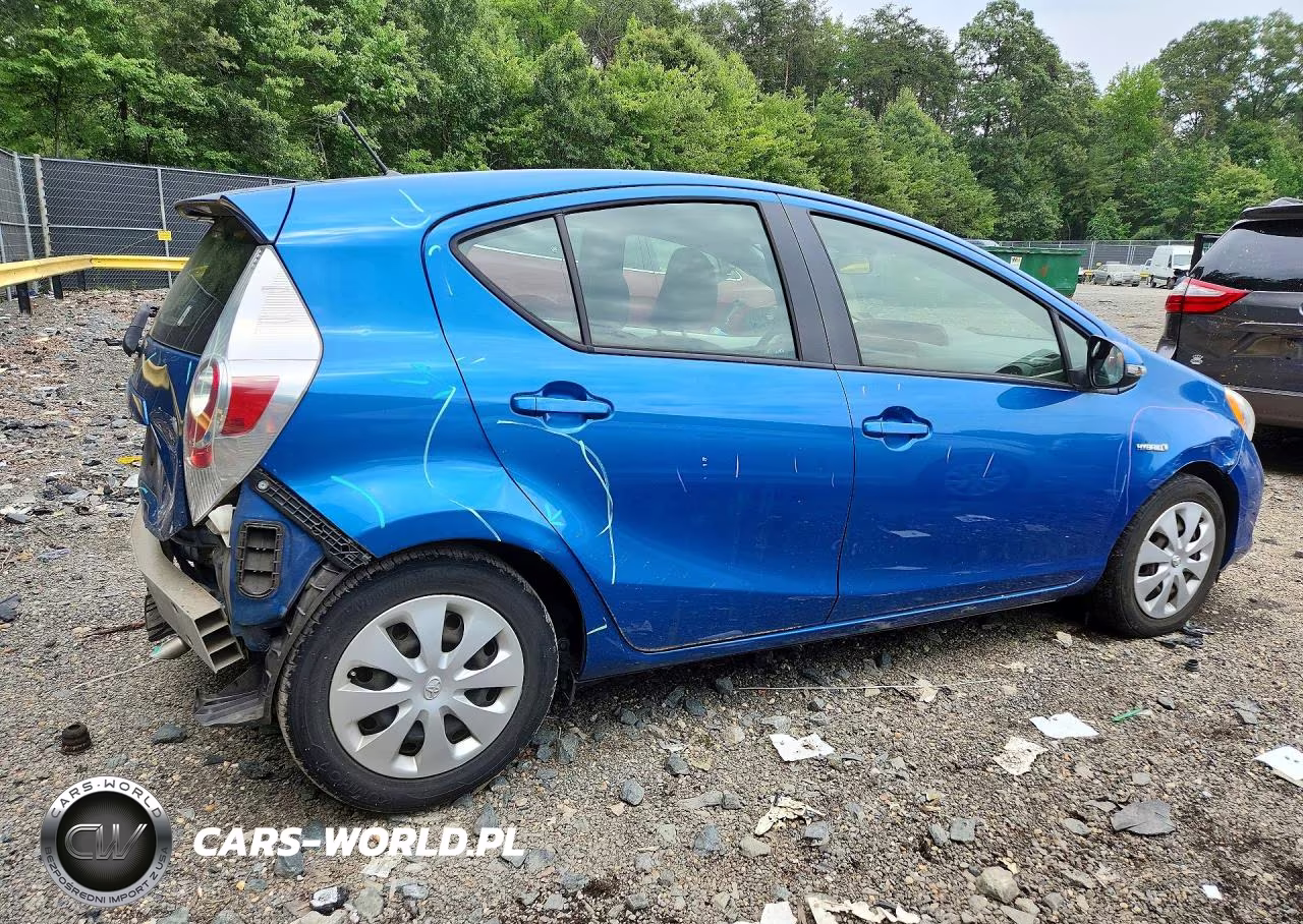 2014 Toyota Prius C Two VIN:JTDKDTB3XE1572202 - 3