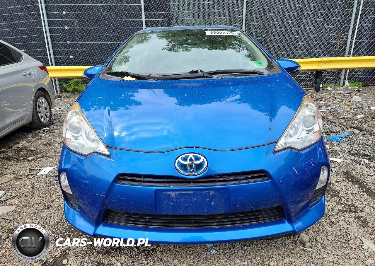 2014 Toyota Prius C Two VIN:JTDKDTB3XE1572202 - 5