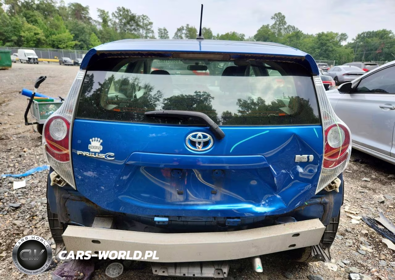 2014 Toyota Prius C Two VIN:JTDKDTB3XE1572202 - 6