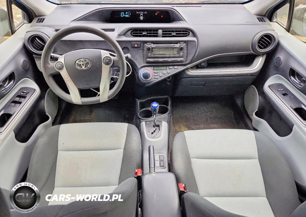 2014 Toyota Prius C Two VIN:JTDKDTB3XE1572202 - 8