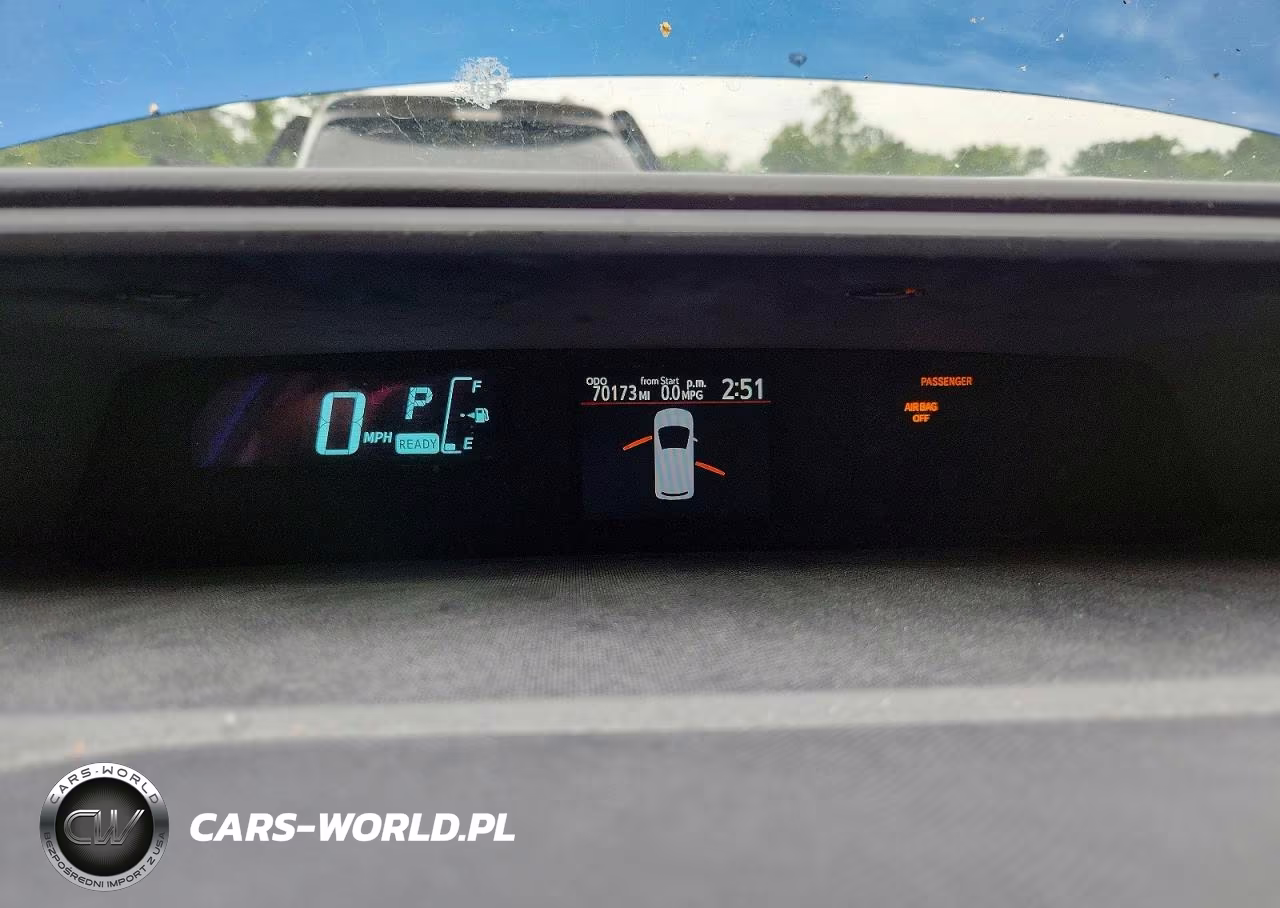 2014 Toyota Prius C Two VIN:JTDKDTB3XE1572202 - 9