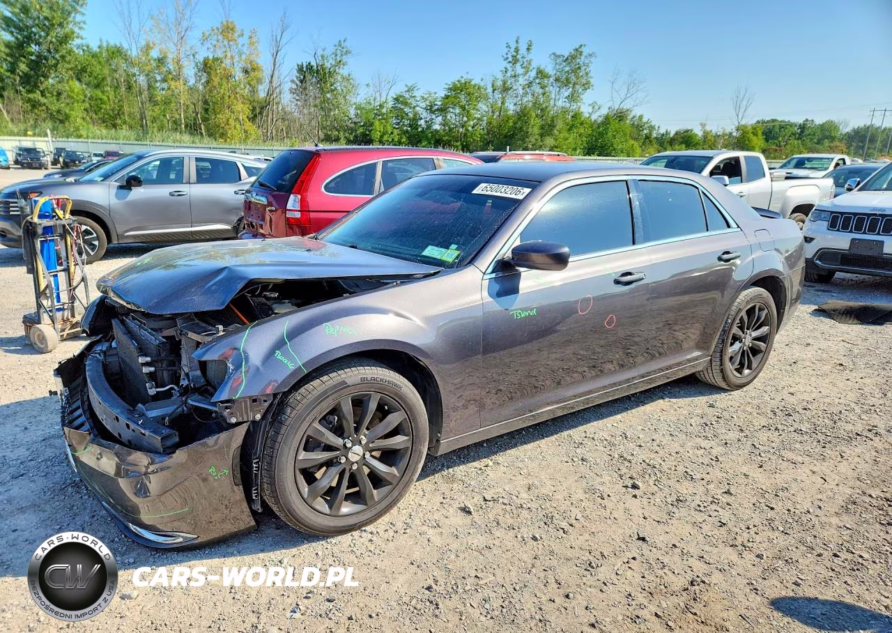 2018 Chrysler 300 Touring