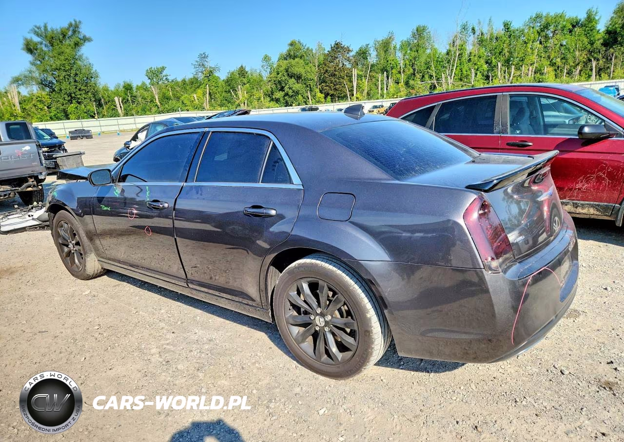 2018 Chrysler 300 Touring VIN:2C3CCARG0JH292292 - 2