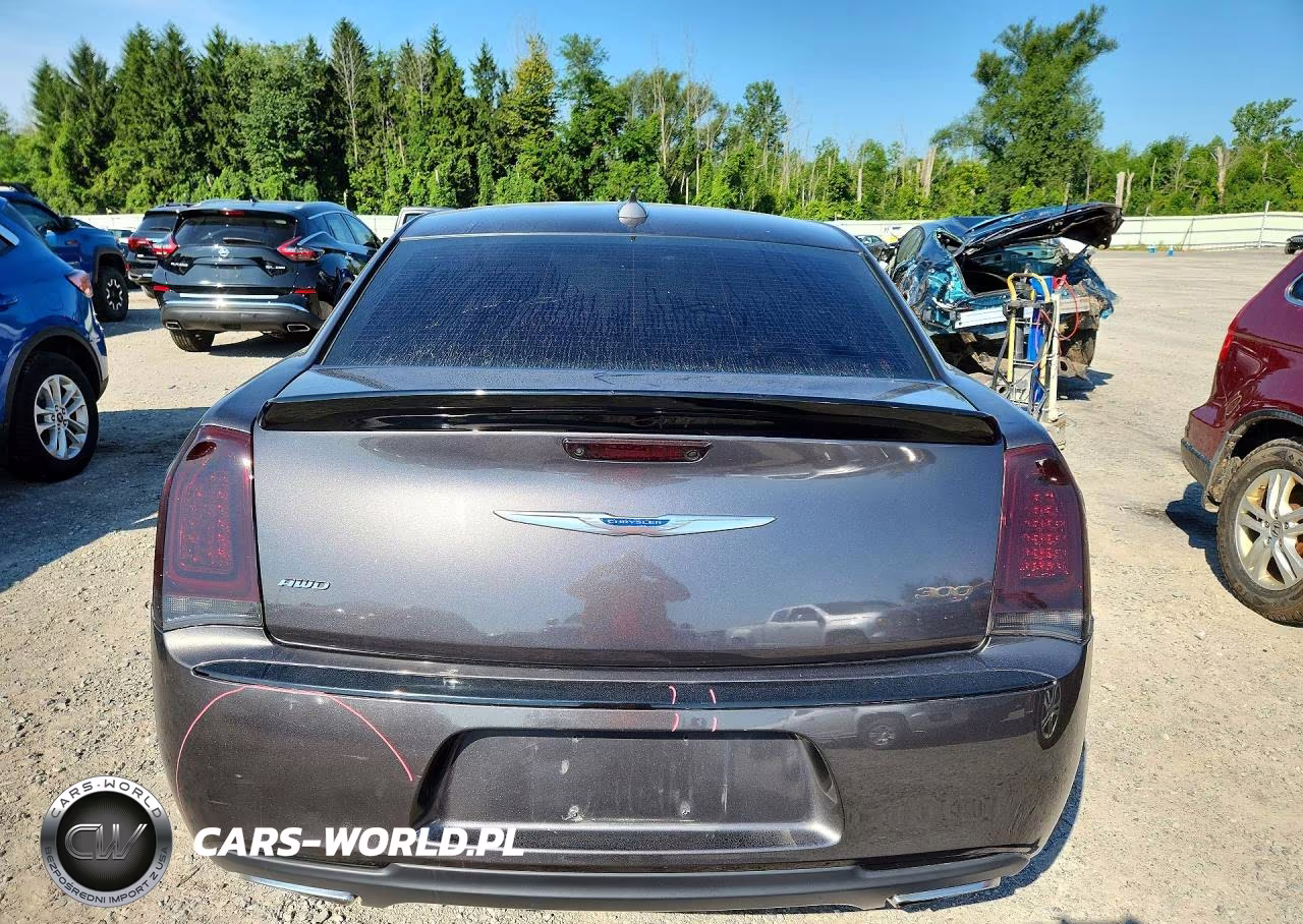 2018 Chrysler 300 Touring VIN:2C3CCARG0JH292292 - 6