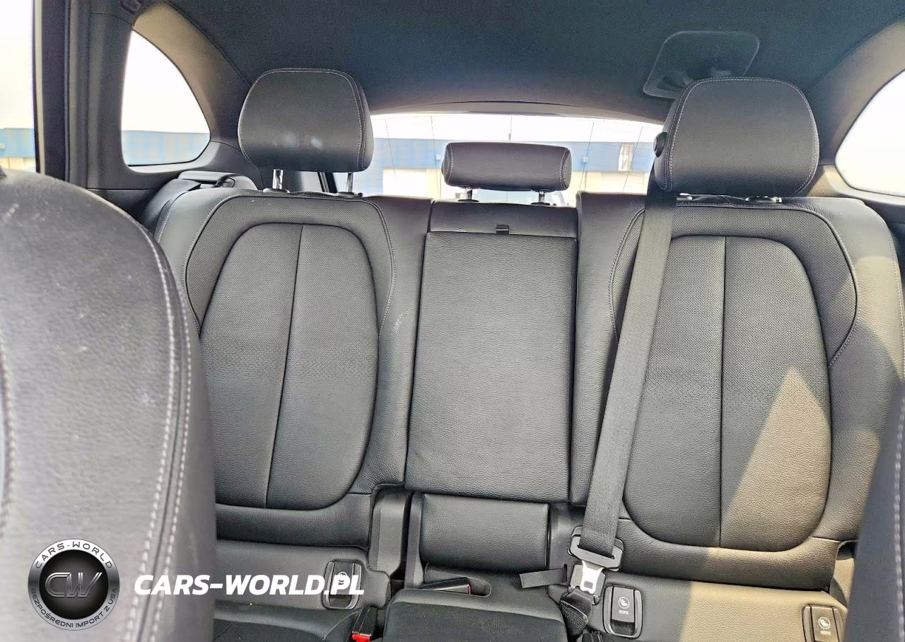 2018 BMW X1 xDrive28I VIN:WBXHT3C32J5L27931 - 10