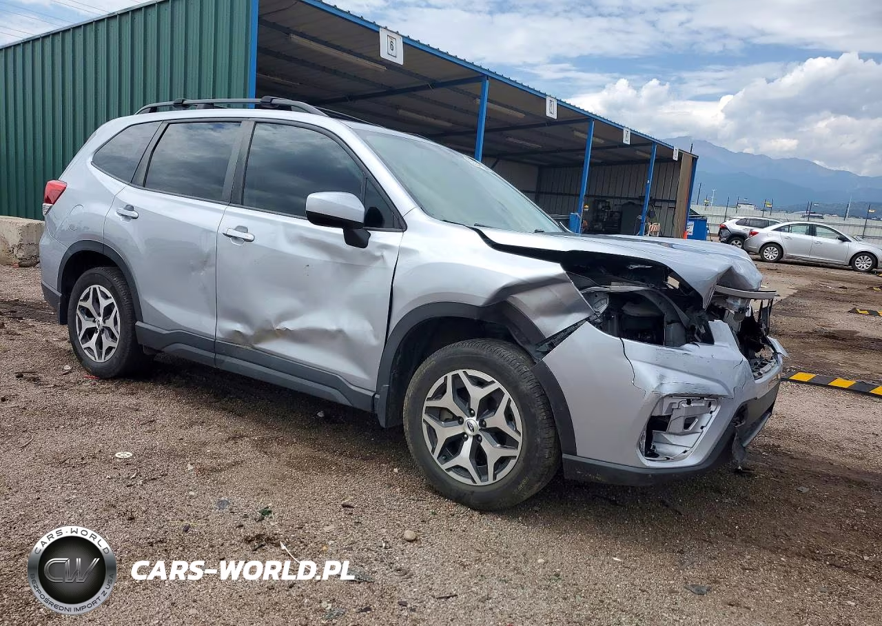 2020 Subaru Forester Premium VIN:JF2SKAJC1LH549814 - 4