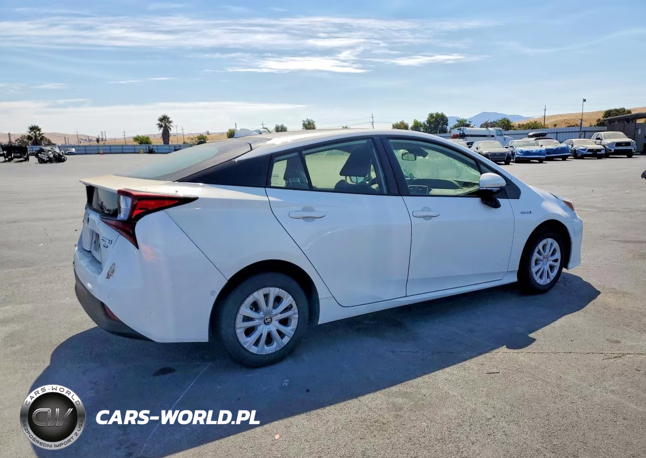 2021 Toyota Prius Le VIN:JTDKAMFU3M3144153 - 3