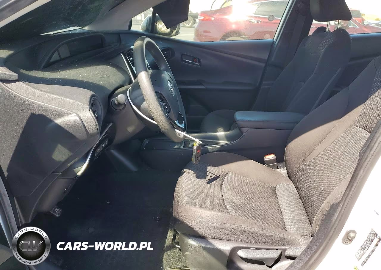 2021 Toyota Prius Le VIN:JTDKAMFU3M3144153 - 7