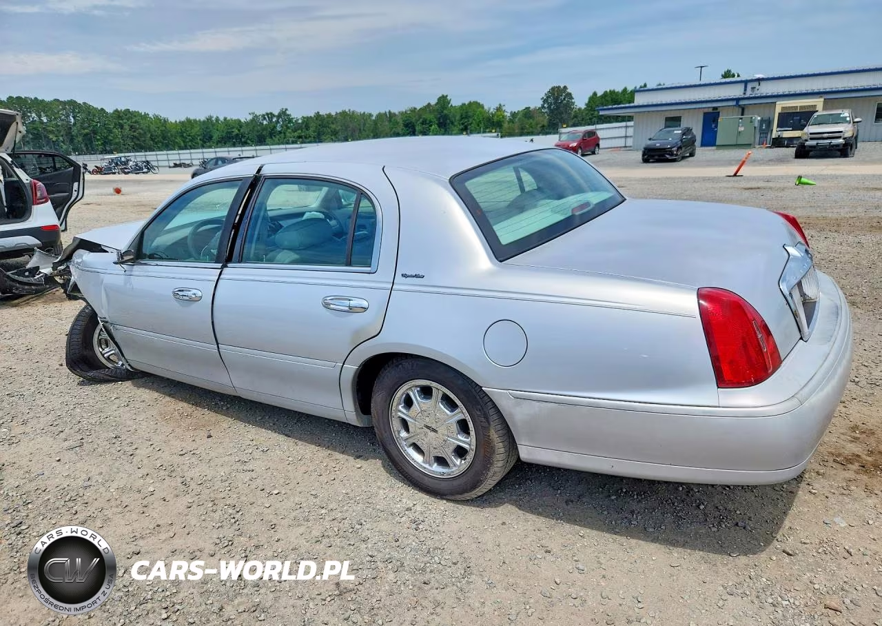 1998 Lincoln Town Car Signature VIN:1LNFM82W7WY665093 - 2