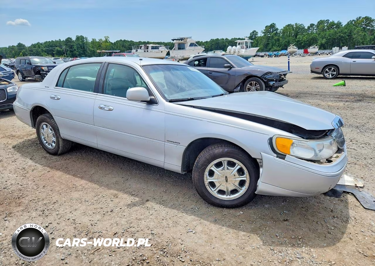 1998 Lincoln Town Car Signature VIN:1LNFM82W7WY665093 - 4