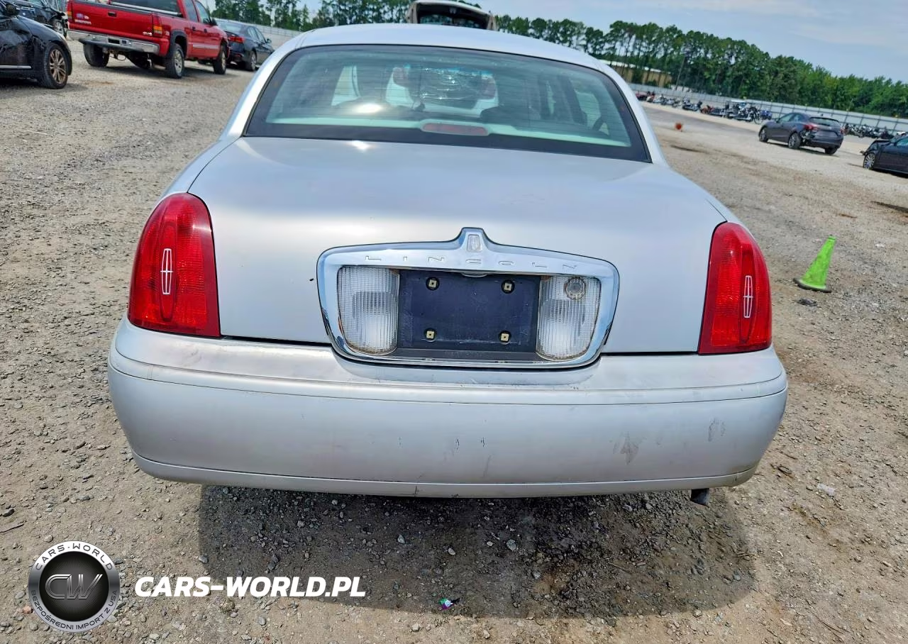 1998 Lincoln Town Car Signature VIN:1LNFM82W7WY665093 - 6