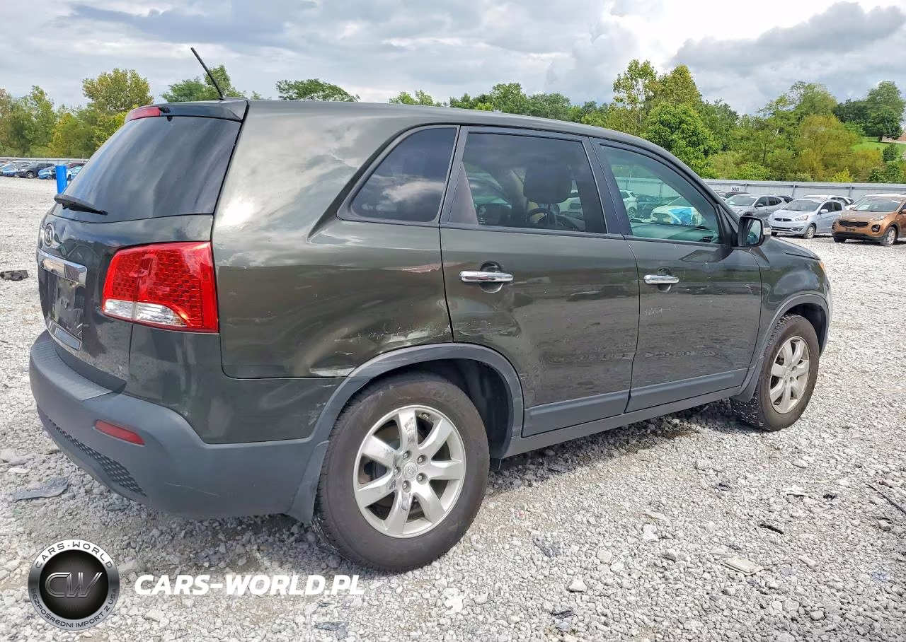 2012 Kia Sorento VIN:5XYKT3A19CG191845 - 3