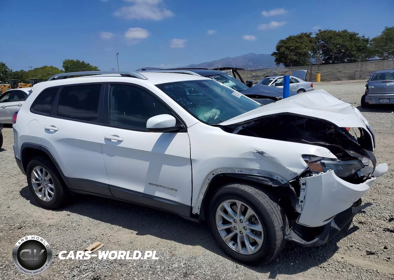2020 Jeep Cherokee Latitude VIN:1C4PJMCB5LD526802 - 4