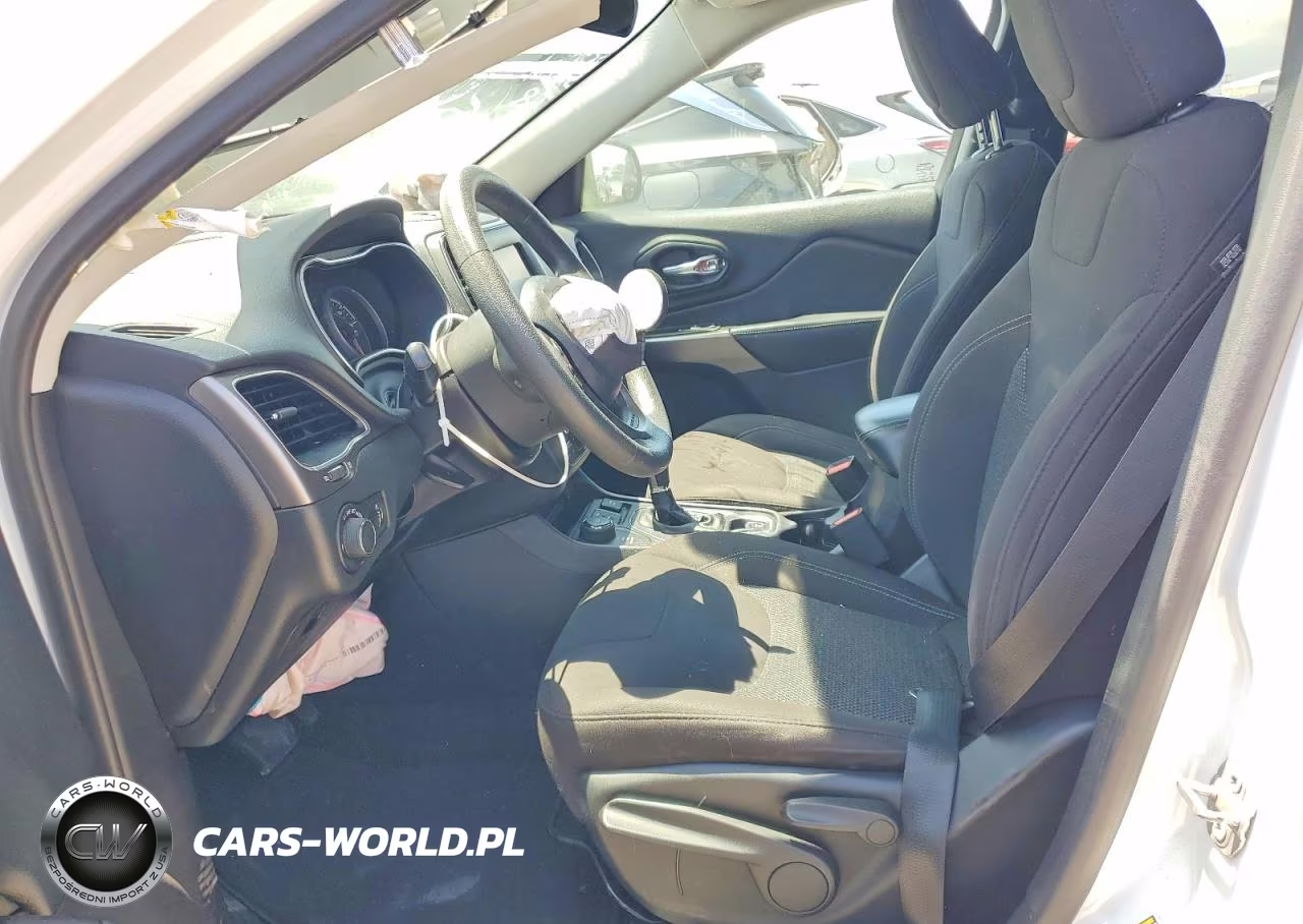 2020 Jeep Cherokee Latitude VIN:1C4PJMCB5LD526802 - 7
