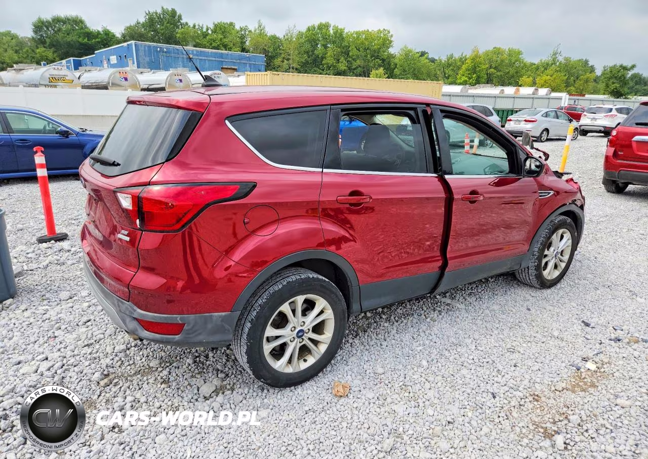 2019 Ford Escape Se VIN:1FMCU0GDXKUA68761 - 3