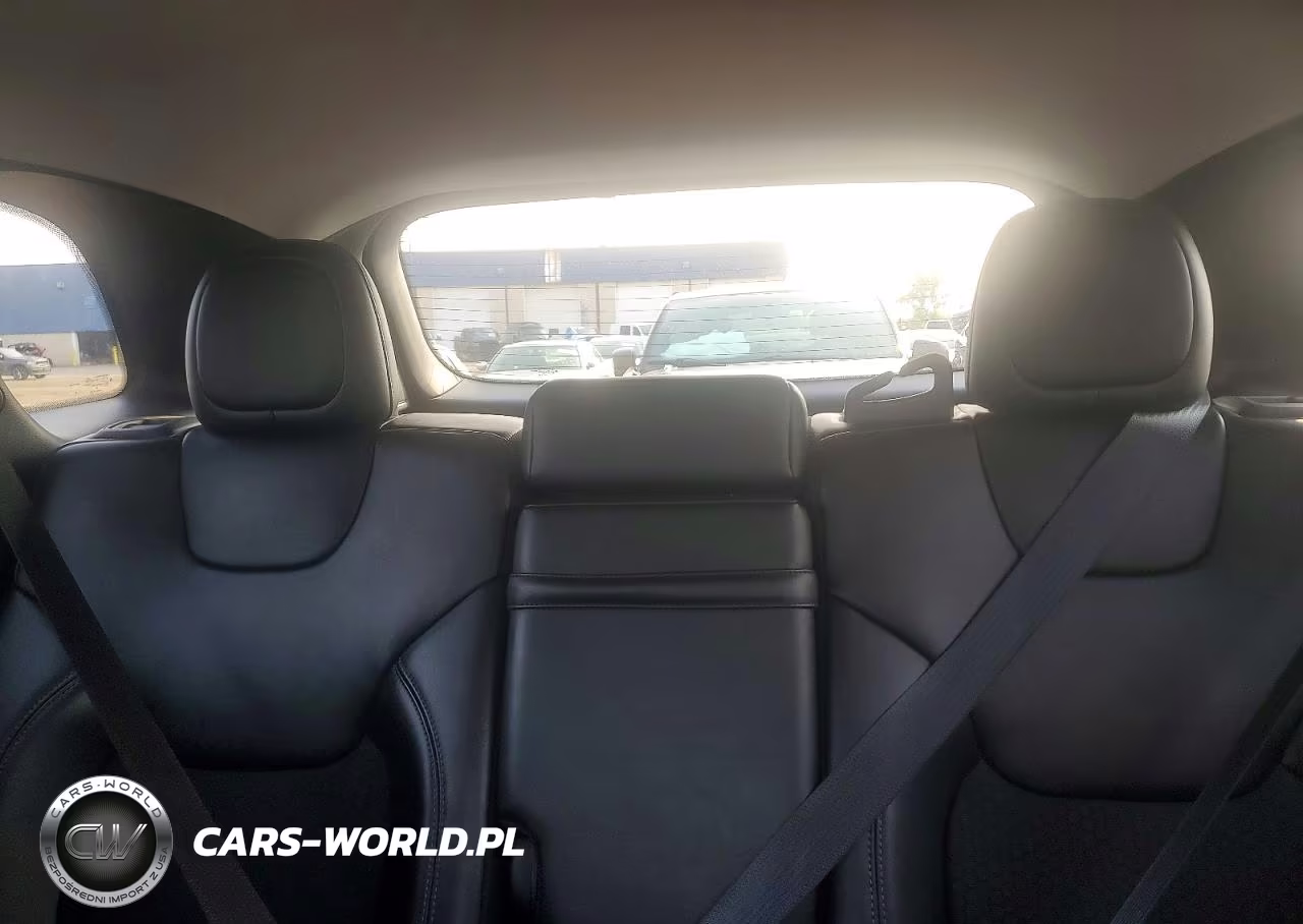 2019 Jeep Cherokee Latitude Plus VIN:1C4PJMLX0KD233397 - 10