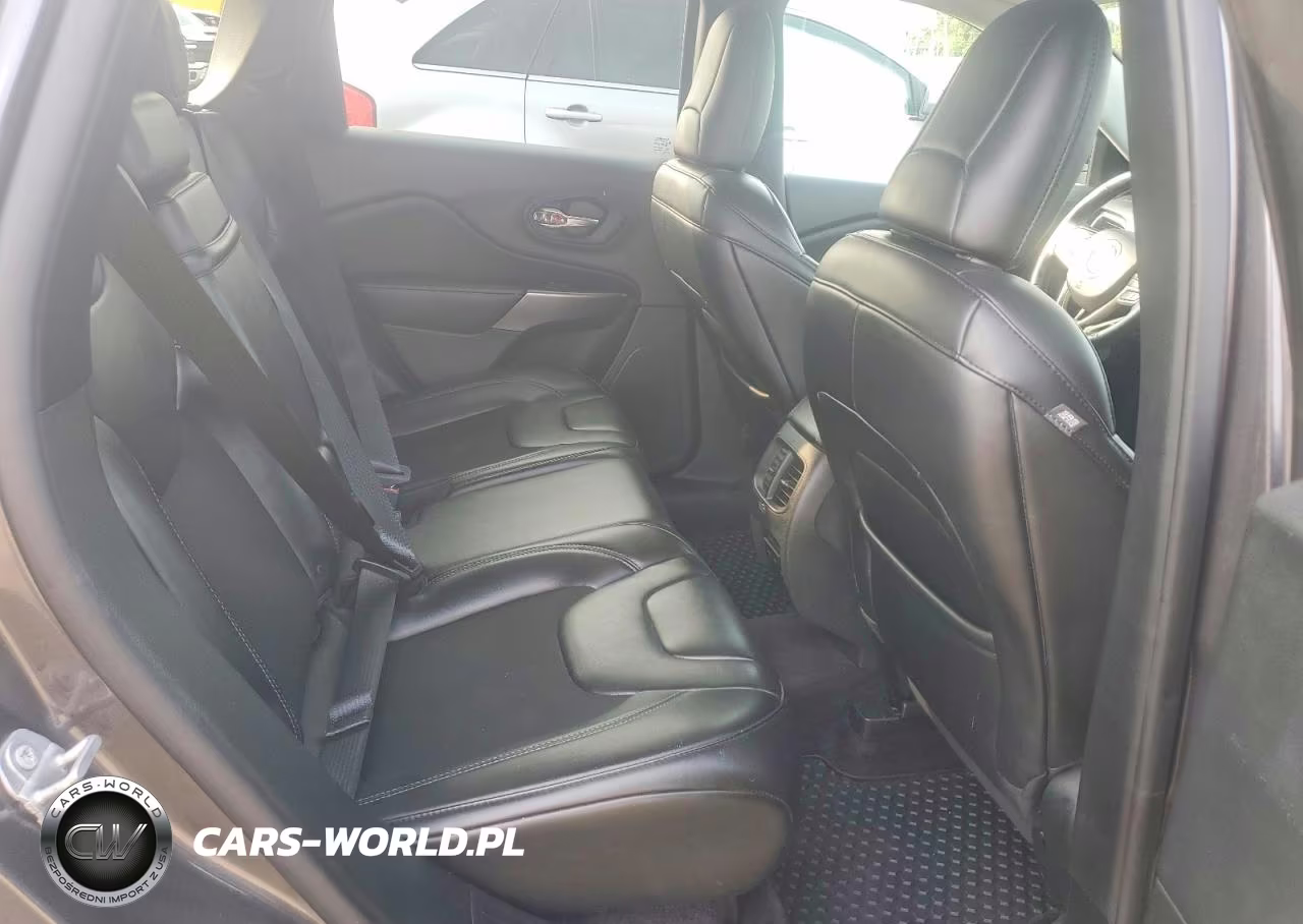 2019 Jeep Cherokee Latitude Plus VIN:1C4PJMLX0KD233397 - 11