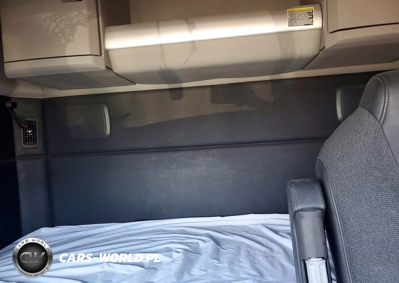 2024 Kenworth T680 Semi Truck VIN:1XKYDK9X7RJ320673 - 10